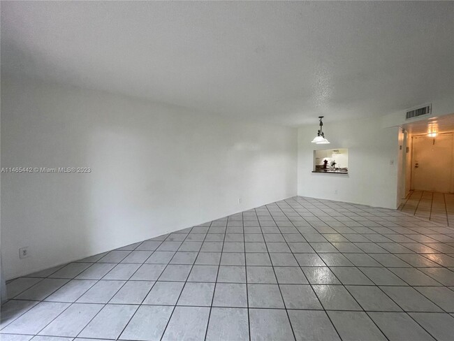 Building Photo - 7820 N Colony Cir