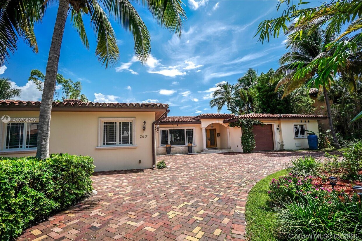 Primary Photo - 2601 Barcelona Dr