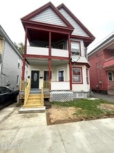 Building Photo - 813 Stanley St