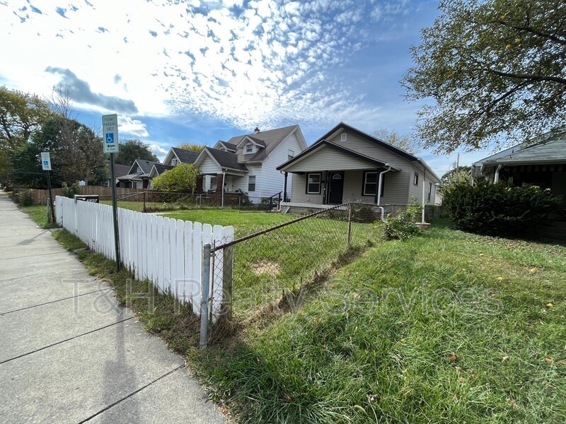 Primary Photo - 730 N Bosart Ave