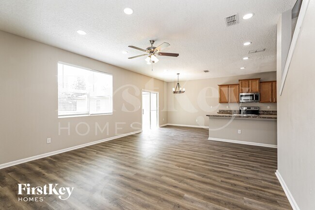 Foto del edificio - 8058 Brothers Walk Ln