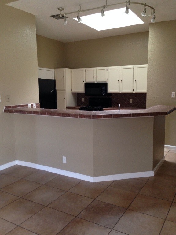 Building Photo - 1450 Gene Torres Dr