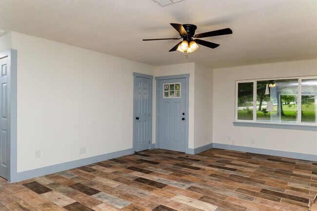 Foto del edificio - 811 Matchett St