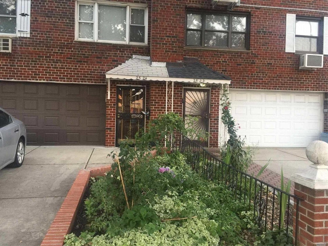 Primary Photo - 25-24 Parsons Blvd