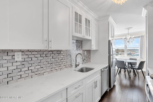 Foto del edificio - 28 Riverside Ave