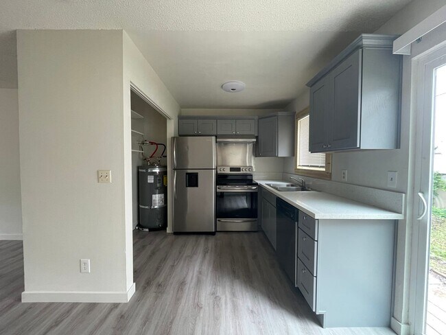 Foto del edificio - Updated 2Bd/1Ba in the Hillsdale Neighborhood of SW Portland ~ Stainless Steel Appliances and Qua...