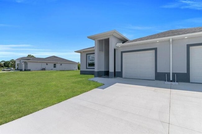 Foto del edificio - 732 Jack Ave S