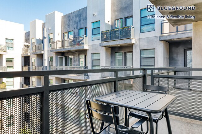 Foto del edificio - 6606 Variel Ave