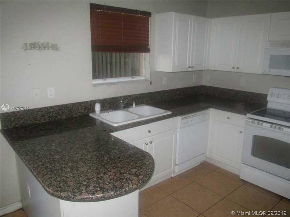 Building Photo - 22569 SW 89 PL  22569 Cutler Bay FL 33190