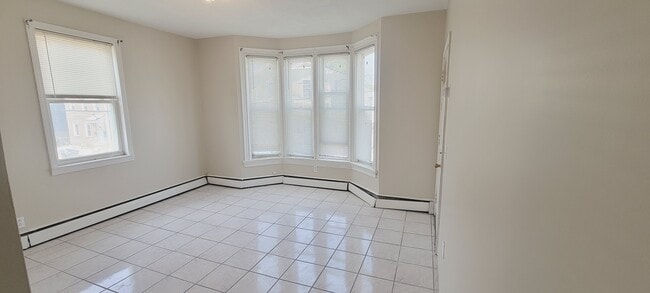 Building Photo - 35 Vandewater St