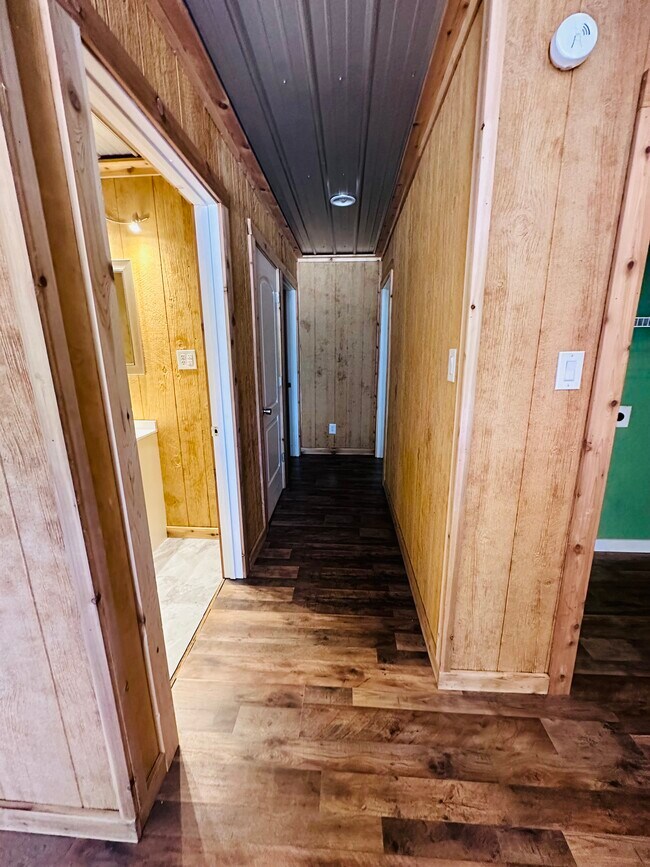 Building Photo - 108 Lcr 900