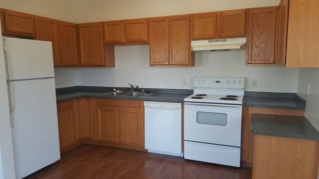 Foto del edificio - 5810 W. Beloit Rd - 1 Bedroom Upper