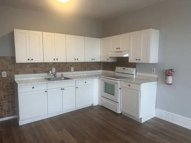 Foto del edificio - Recently Renovated 1 Bedroom Apartment -- ...