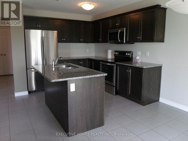 Building Photo - 1372 Caen Ave