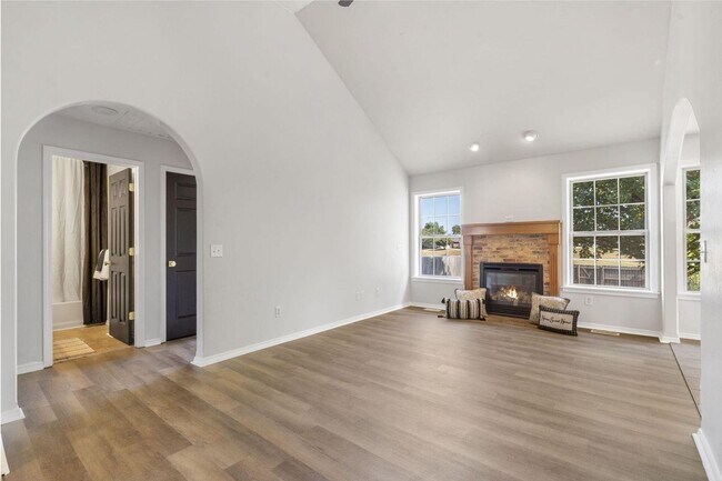 Foto del edificio - Newly Remodeled! | 4 Bedroom | 2 Bathroom | 2 Car Garage | 1,700 sq ft home | Fenced in back yard...