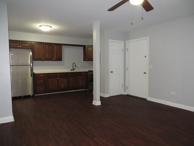 Foto del edificio - 1110 N Wheeling Rd