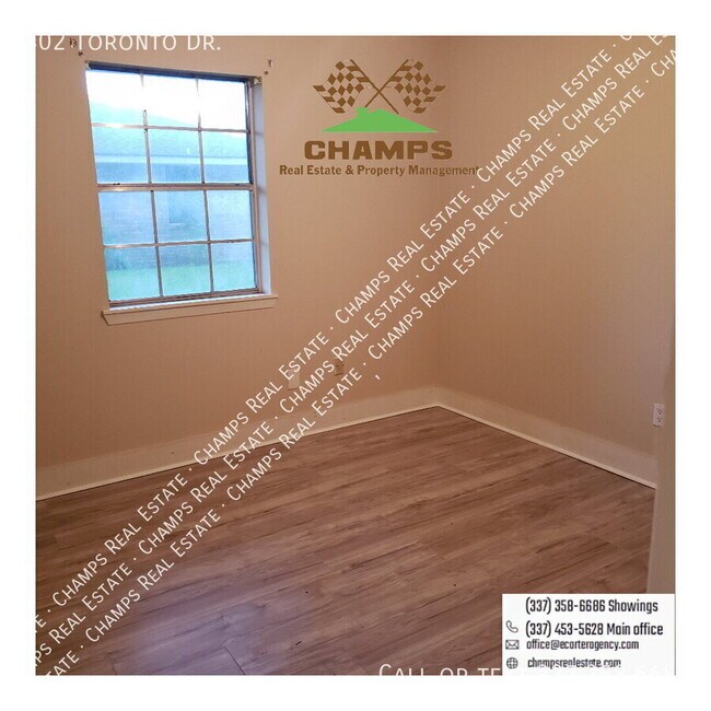 Foto del edificio - 402 Toronto Dr