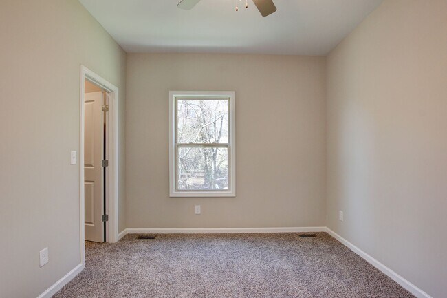 Building Photo - 420 S 2nd St