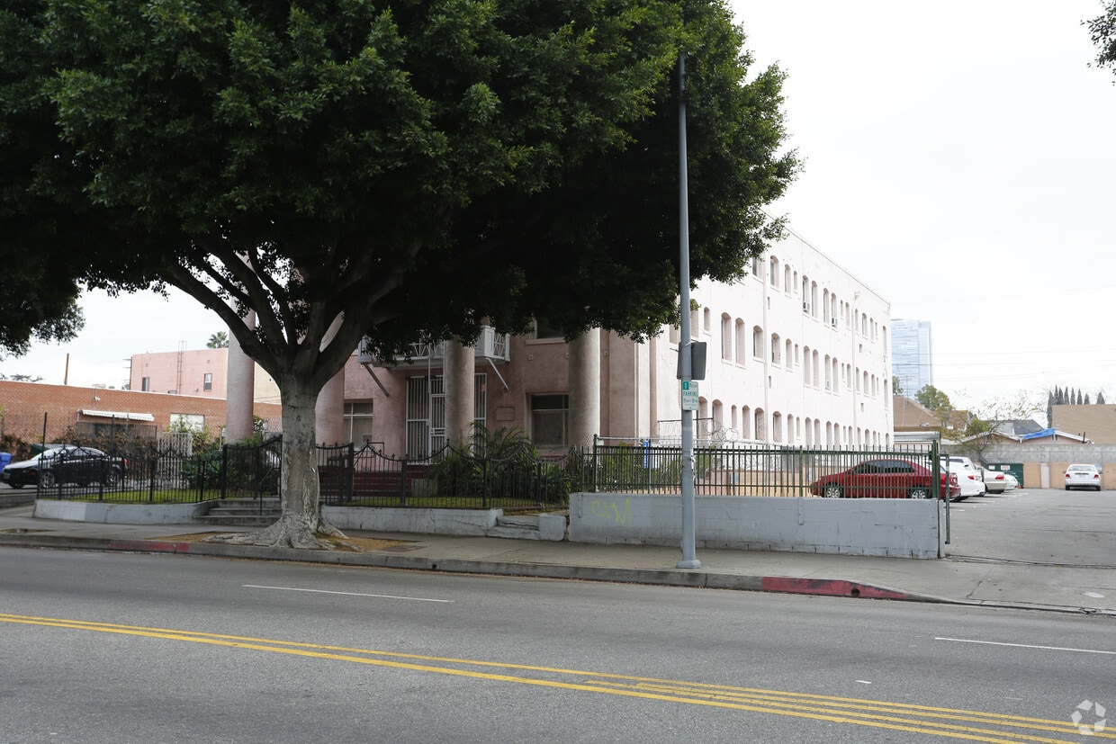 Building Photo - 1136 S Alvarado St
