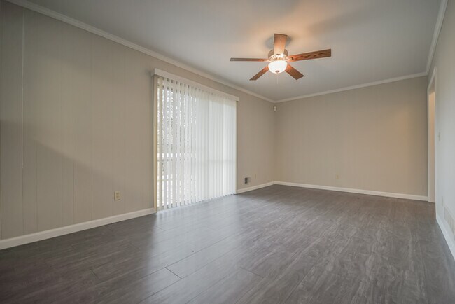 Building Photo - 9416 S Chelsea Rd