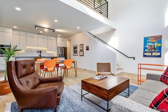 Foto del edificio - Contemporary Townhome in an Exceptional Su...