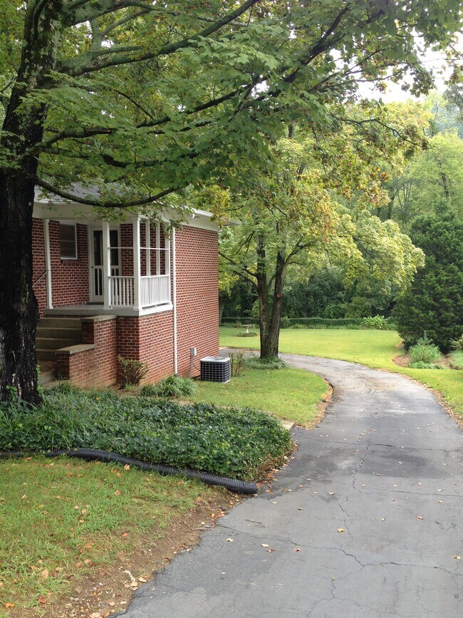 Foto del edificio - 104 S Germantown Rd