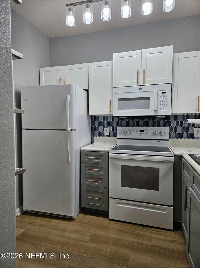 Foto del edificio - 8290 Gate Pkwy W