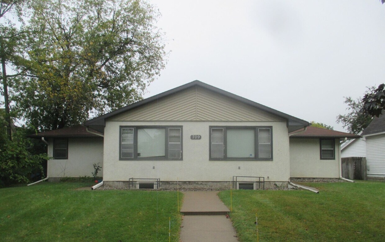Primary Photo - 709 S 7th St