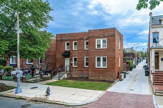 Building Photo - 1537 1st St NW