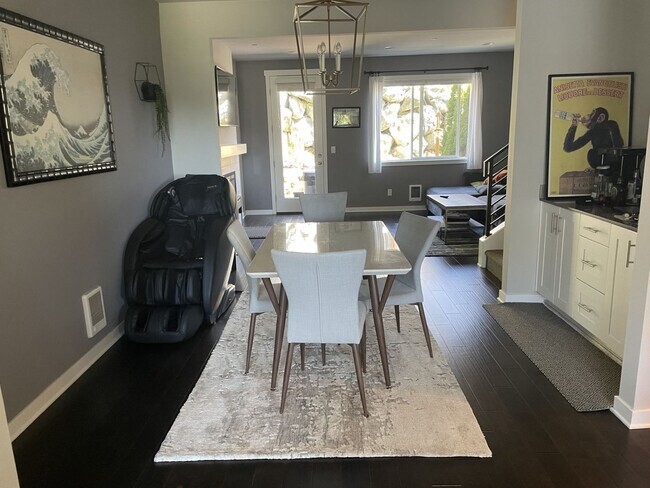 Building Photo - Beautiful Bothell Townhome