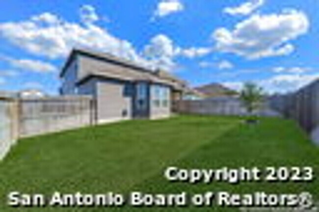 Foto del edificio - 5151 Longhorn River