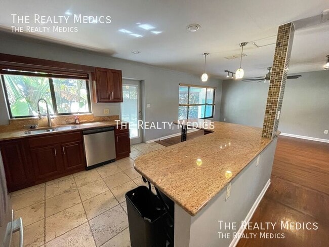 Building Photo - 2700 E Church St