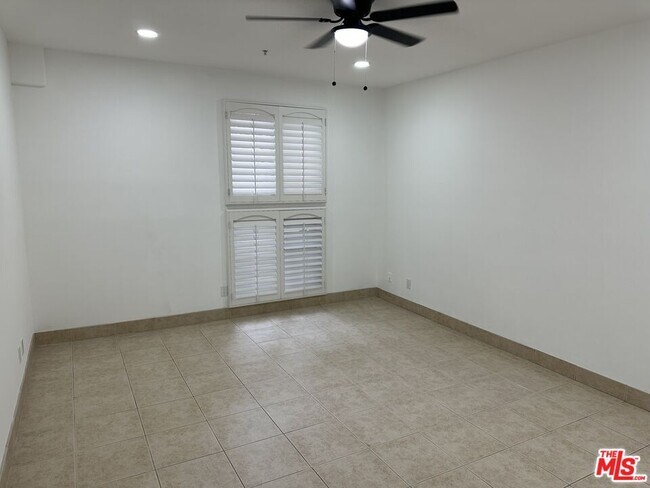 Building Photo - 4477 Woodman Ave