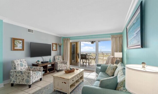 Foto del edificio - This charming, spacious ground-level unit 2bedr 2bath