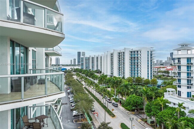 Foto del edificio - 3131 NE 188th St