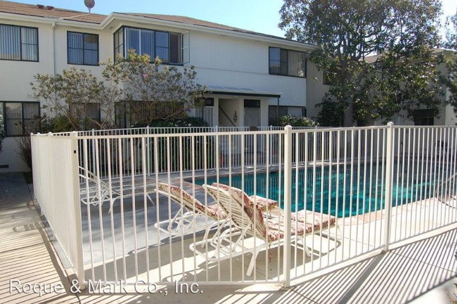 Foto del edificio - 3144 S Barrington Ave