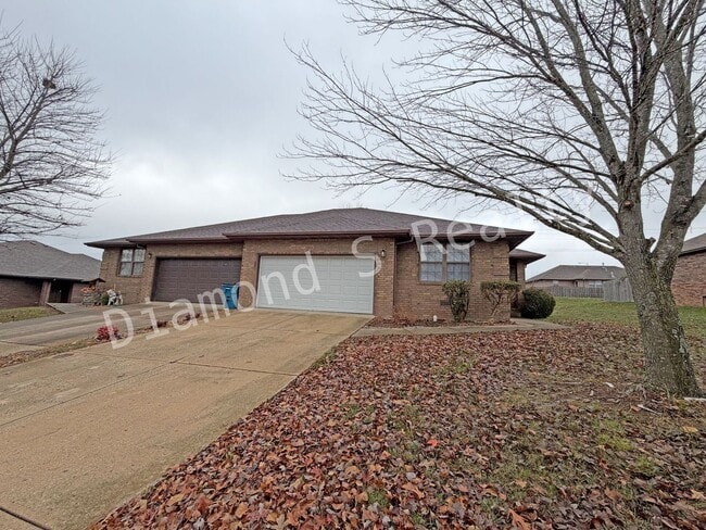 Building Photo - 2 Bedroom Duplex in Nixa Available!!