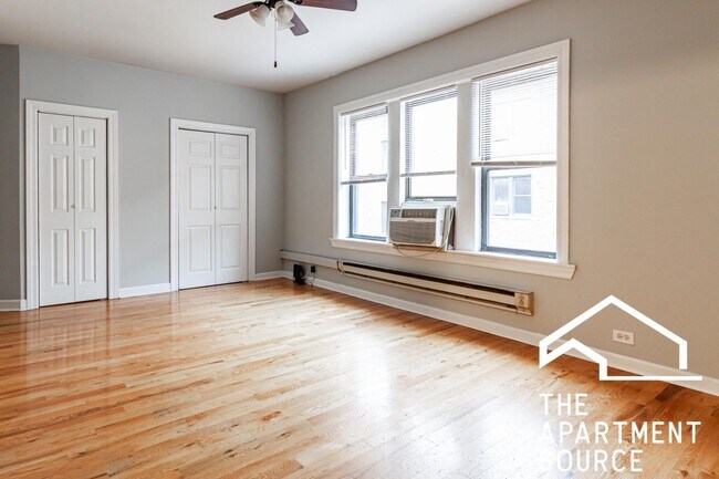 Foto del edificio - 3720.5 N Pine Grove Ave