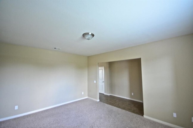 Foto del edificio - 8211 Running Brook Ln
