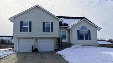 Building Photo - 2213 Larkspur