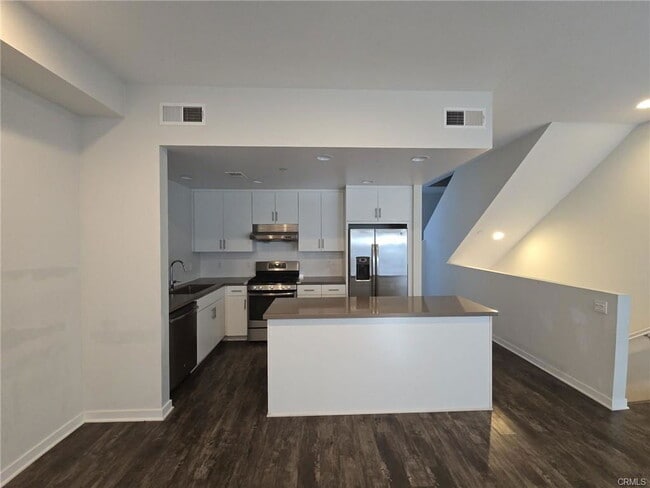 Building Photo - 1620 W 237th St