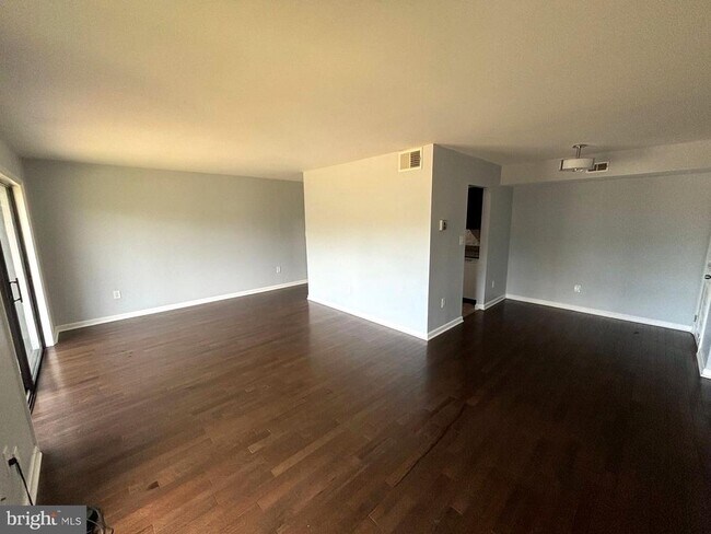 Foto del edificio - 6930 Hanover Pkwy