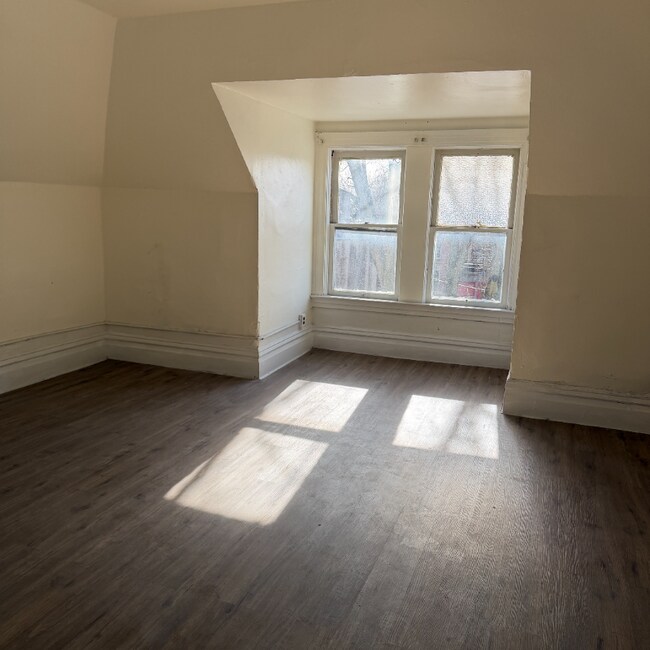 Building Photo - 7307 Idlewild St