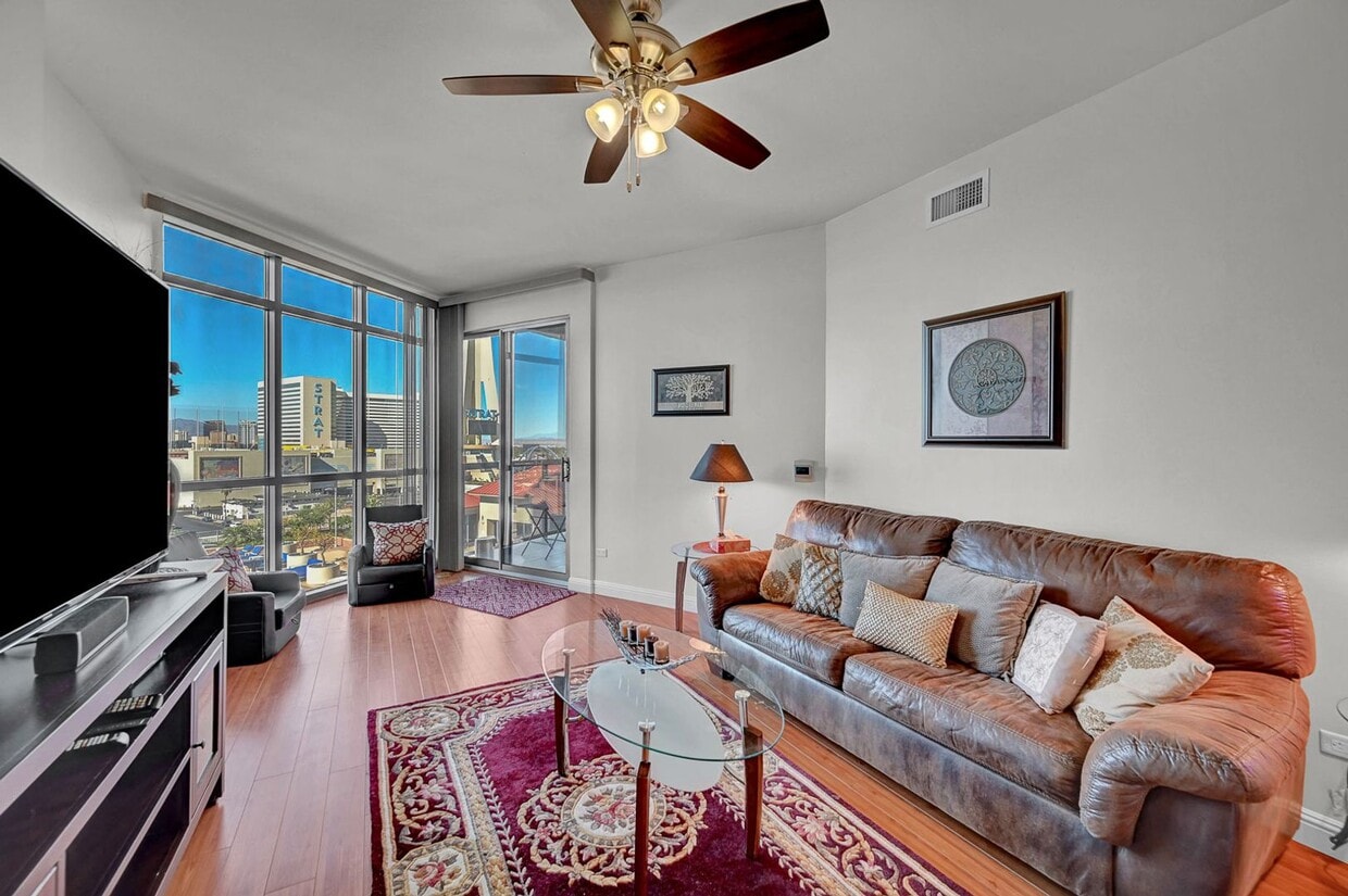 Primary Photo - 1 Bedroom fully furnished high-rise condo!