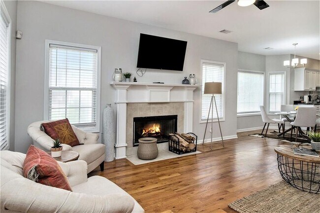 Building Photo - 681 S Evelyn Pl NW