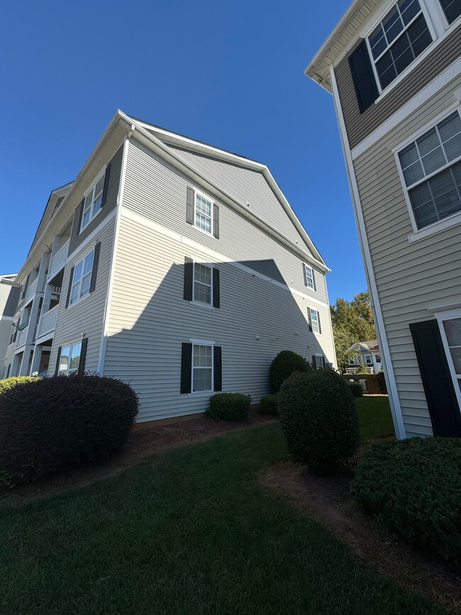 Side View of Building Exterior (from the Rear of Building) - 962 Plaza Walk Dr