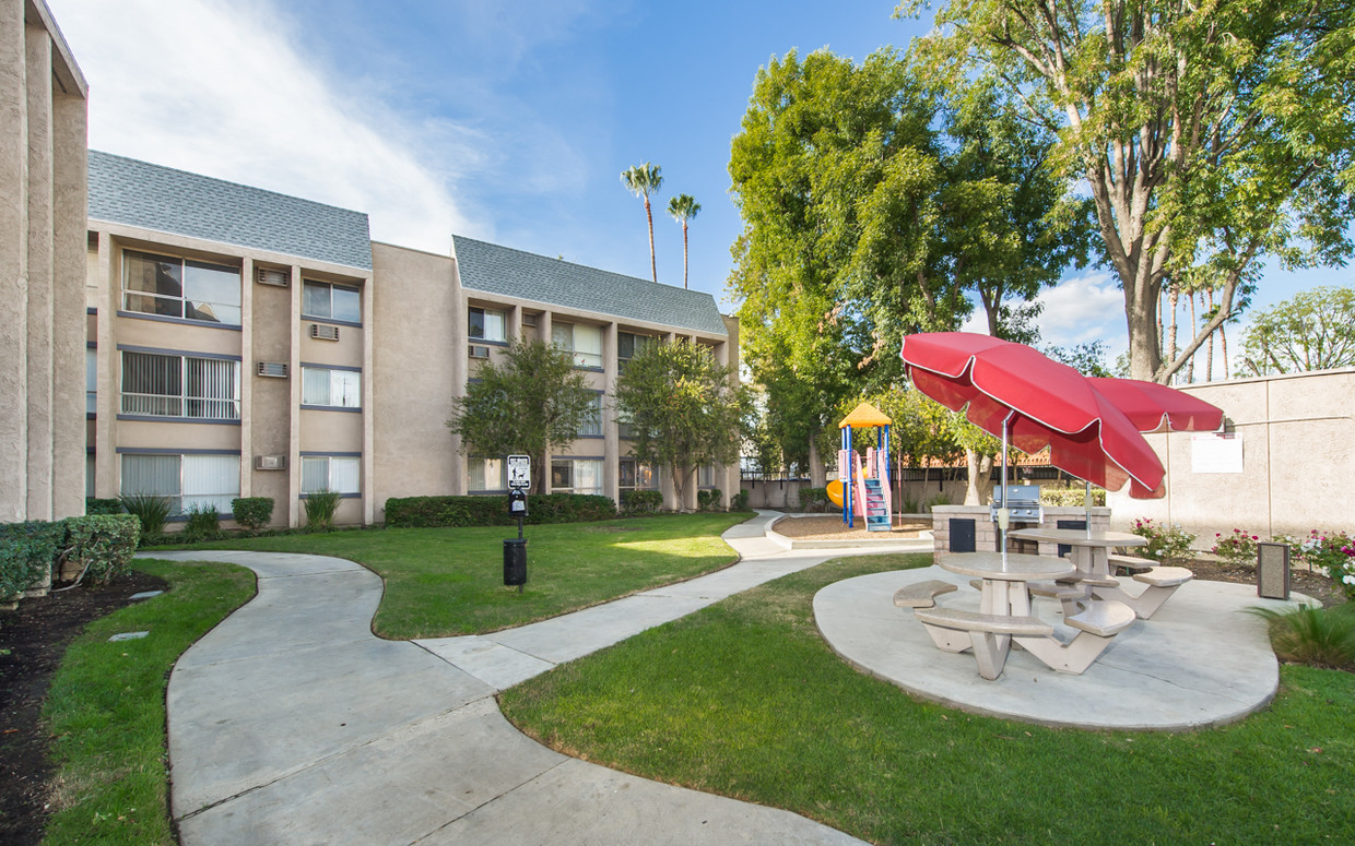 Primary Photo - Independence Park Apartments