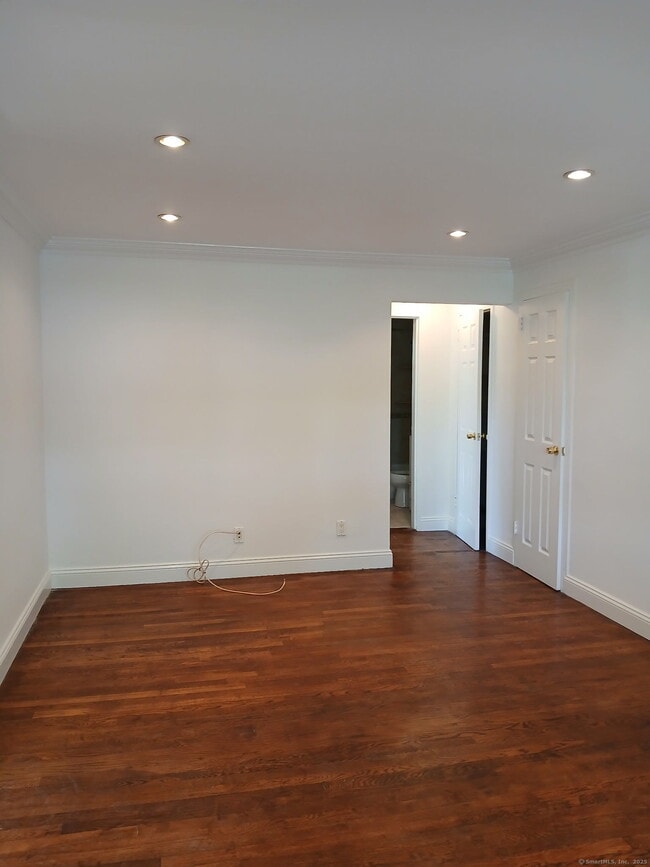 Building Photo - 204 Seaton Rd