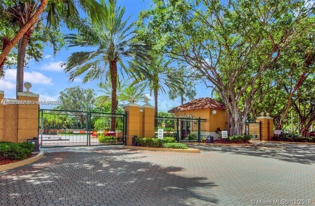 Foto del edificio - 19655 E Country Club Dr