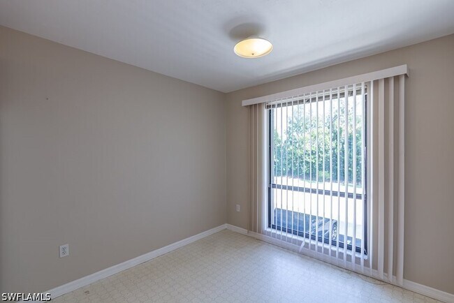 Building Photo - 4241 Chantelle Dr